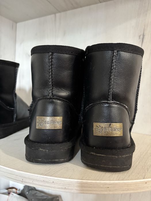 Продам уги два розміра