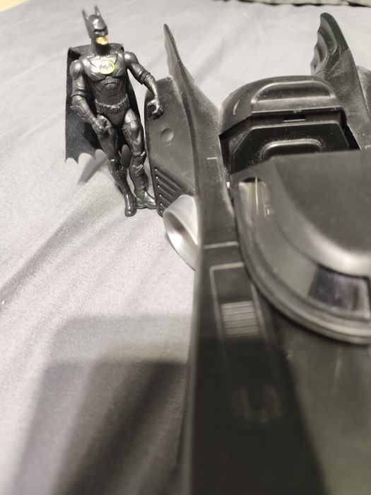Batmobil z figurką