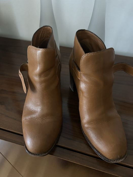 Botas com tacao castanhas da Uterque