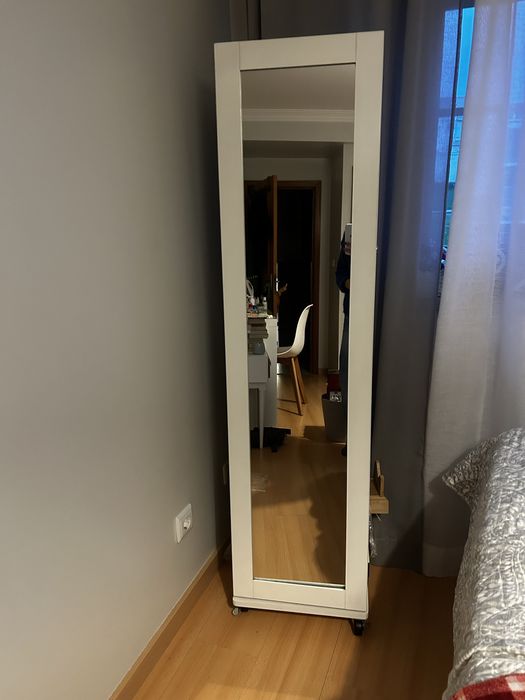 Espelho com arrumaçao interior