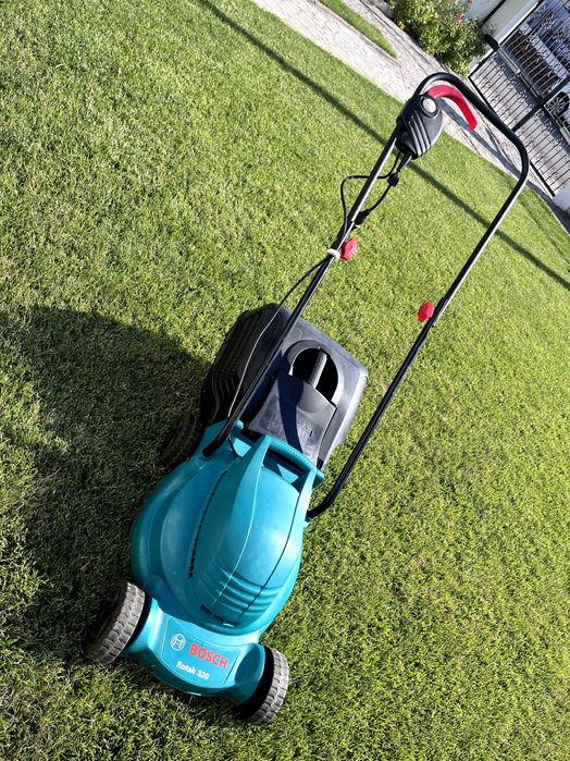 Máquina de cortar relva Bosch Rotak 320