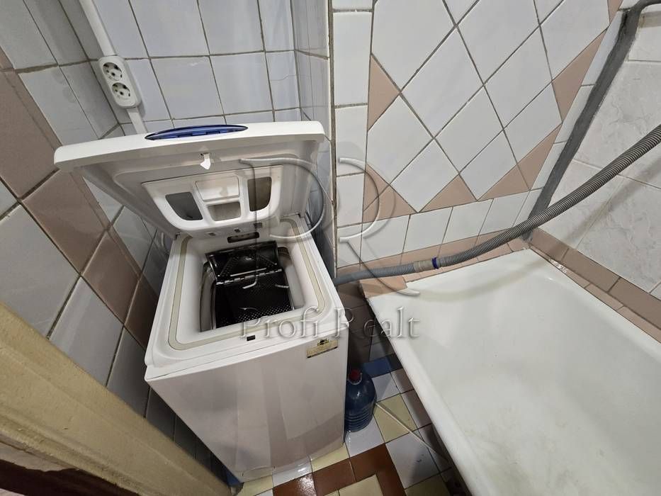 Продаж 1 кімн. квартири біля метро вулиця Юрія Глушка 9А
