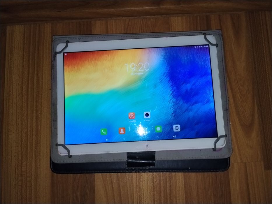 Терміново!!!  Планшет з захисним чехлом