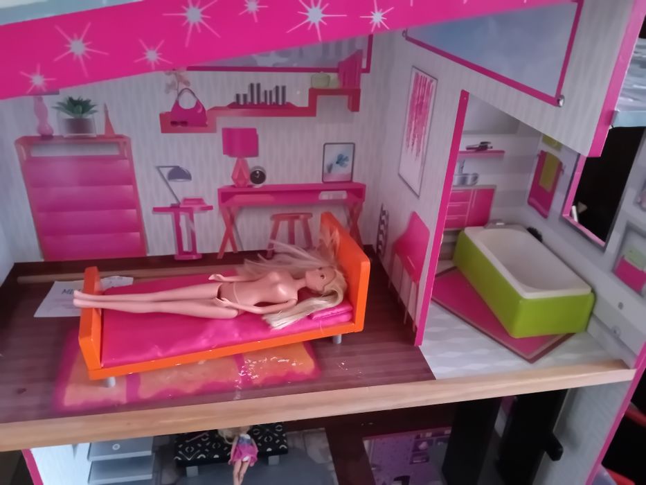 Drewniany domek dla lalek Barbie KidKraft Beverly Hills (duży, 120cm)