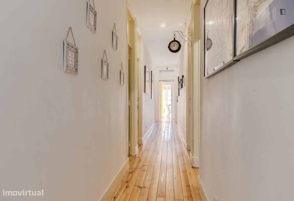 Quarto - localizado em Arroios Lisbon