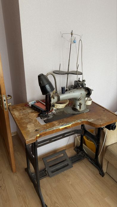 Продам швейну машинку та оверлок