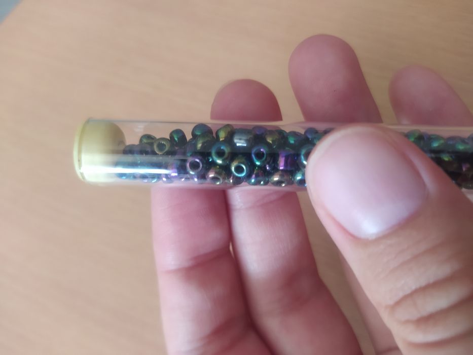 Tubo de missangas multicores