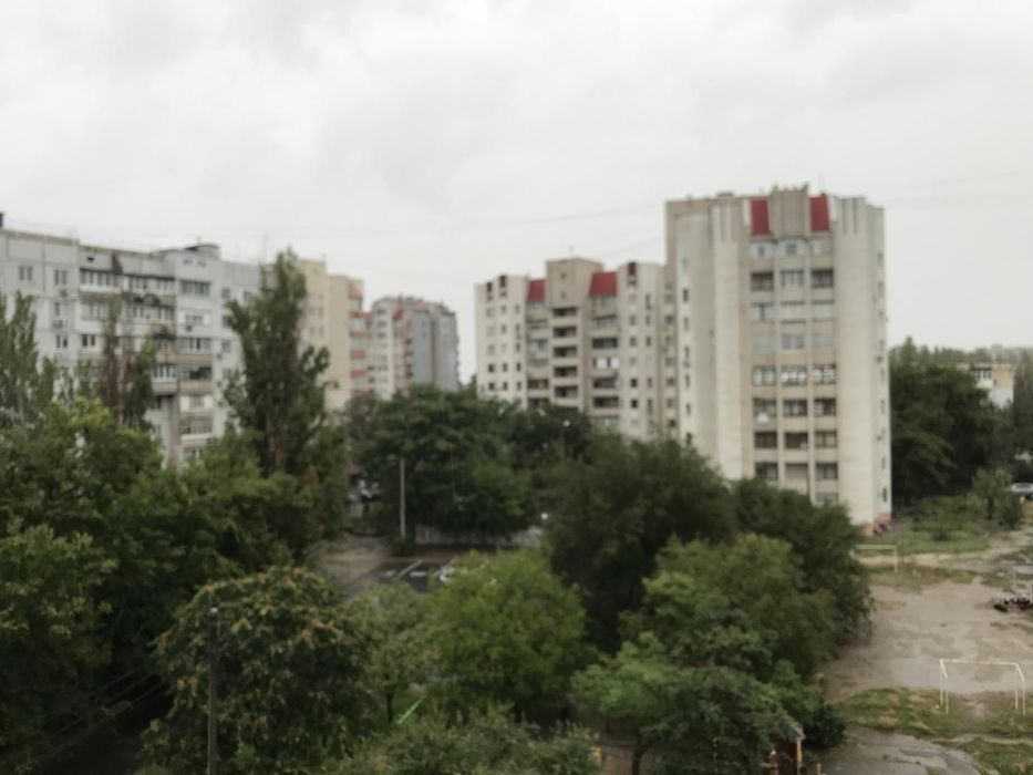 Здаю на тривалий термін велику 1-кімнатну квартиру в Лісках