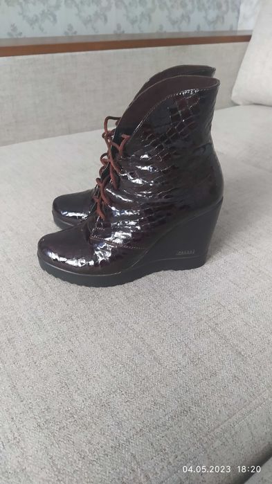 Жіночі шкіряні черевики 37 розмір