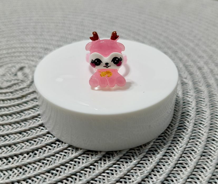 Uroczy nowy pierścionek dla dziewczynki