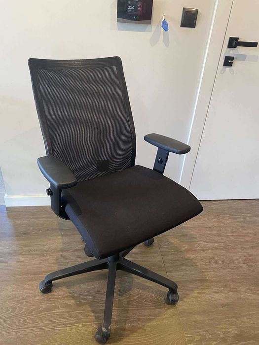 Krzesło obrotowe firmy Nowy Styl Intrata posiadam większą ilość