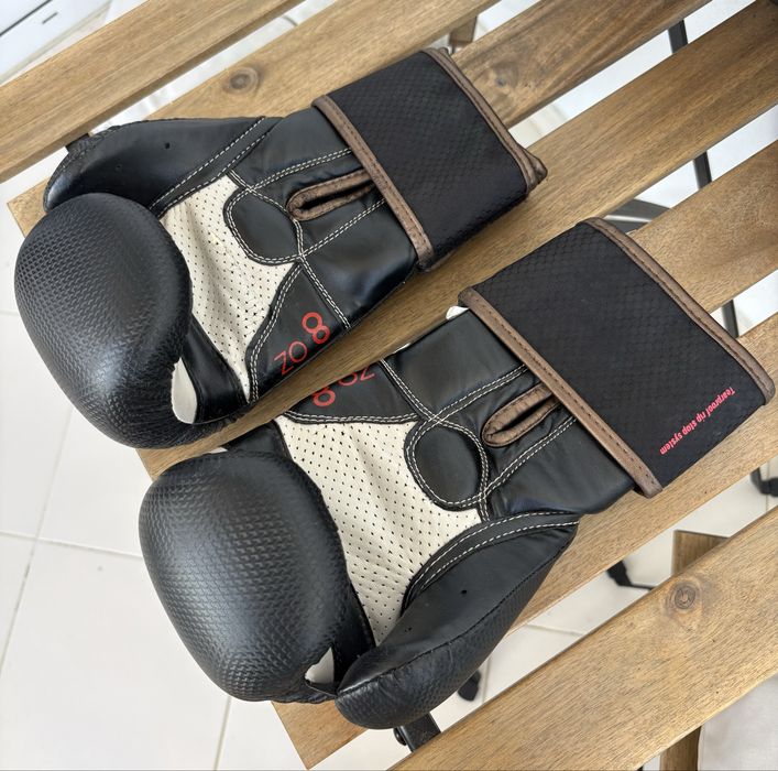 Luvas de boxe e caneleira