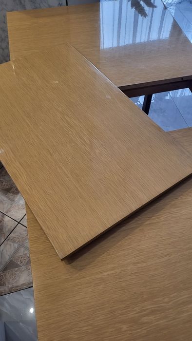 Stół do jadalni.dwa krzesła.