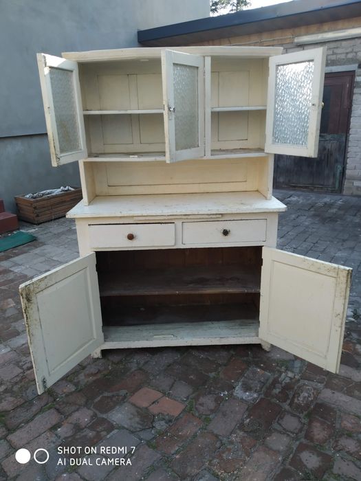 Kredens do renowacji