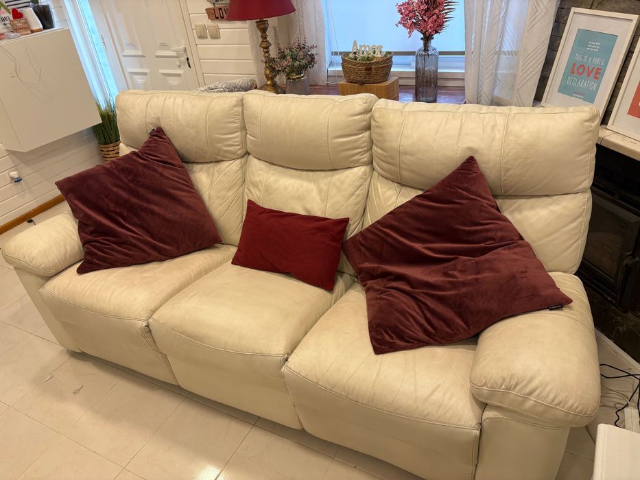 Sofá em pele e bom estado.