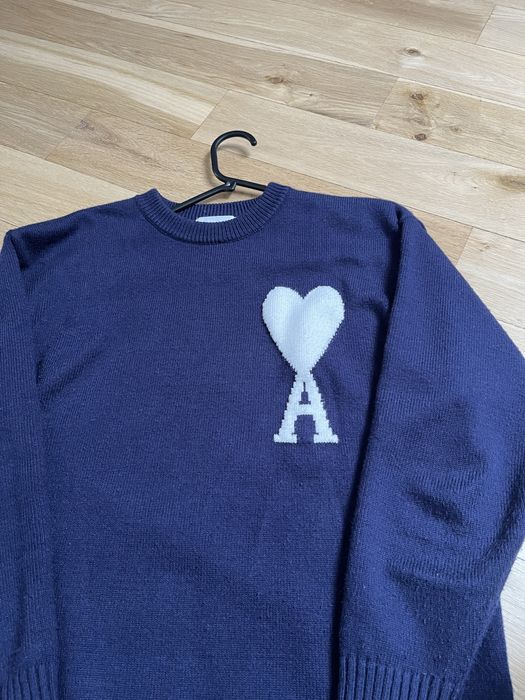 Sweter Ami Paris z sercem Granatowy