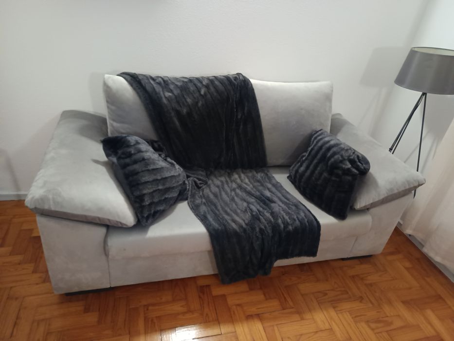Sofá 3 lugares como novo