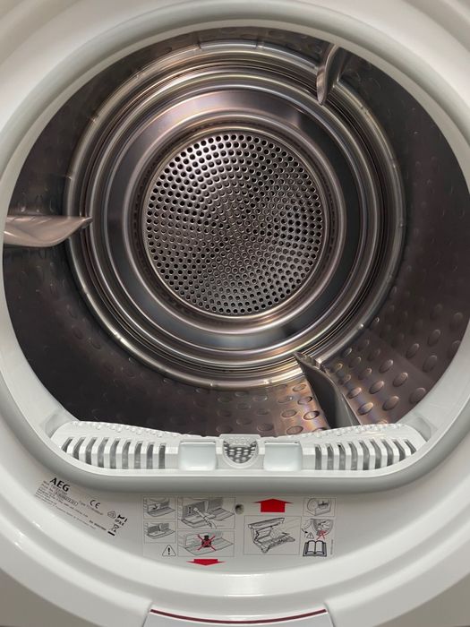 Сушильна машина AEG T9DE87685 з тепловим насосом,економ,тиха