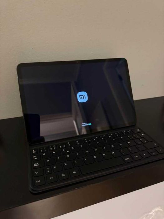Tablet Xiaomi Pad 6 - 8GB RAM, 256GB Armazenamento com capa/teclado