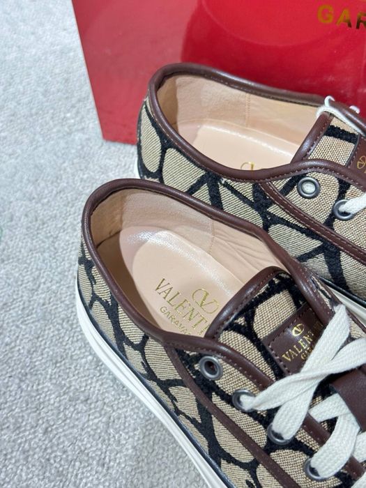 Кеди без коробки Valentino 37,38,39р