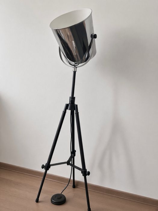 Lampa Podłogowa.