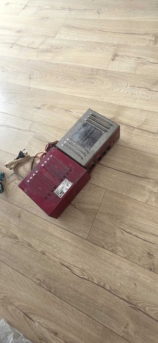 Dwa Prostowniki  PRL  6v12v czerwony sprawny a drugi nie sprawdzany