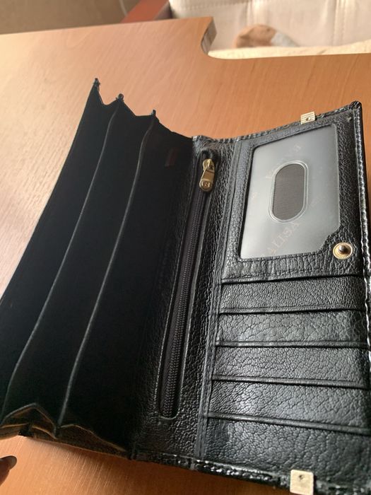 Продам портмоне чорного кольору