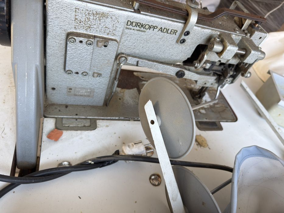 Máquina de Costura Industrial Dürkopp Adler