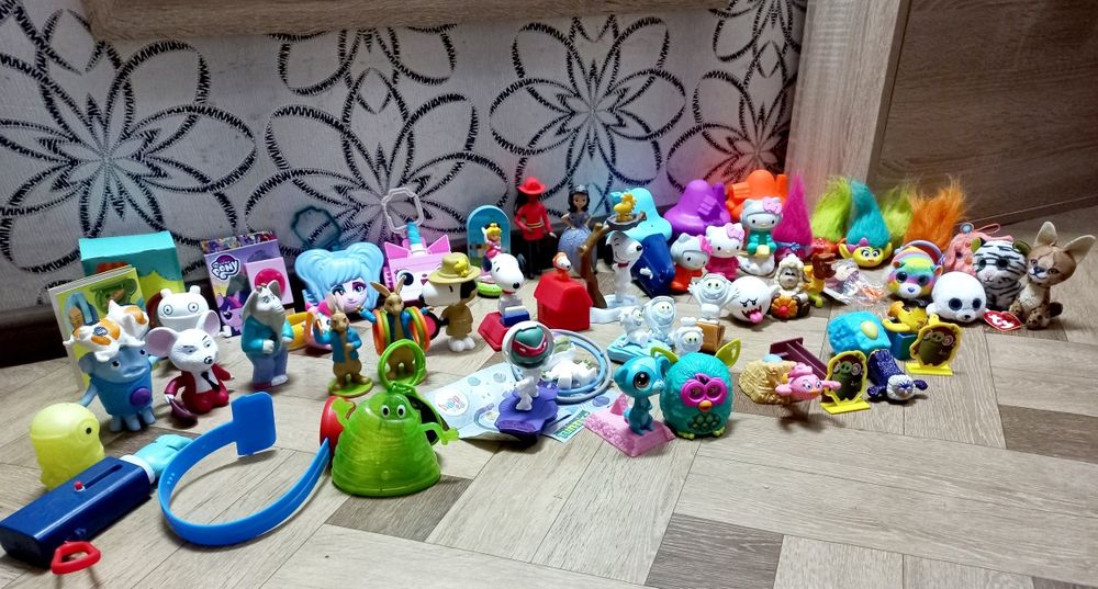Іграшки з Макдональдзу McDonalds. Тролі  kitty furby Barby снупі Хеппі