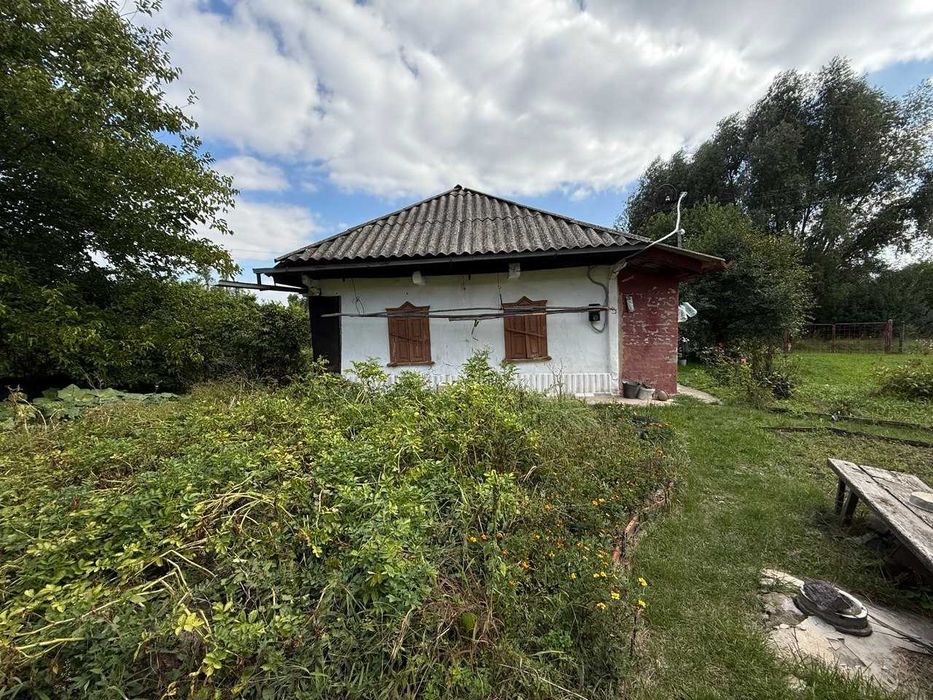 Одноповерховий будинок. 20км до центру міста. Ділянка 21 сотка. Житловий стан.