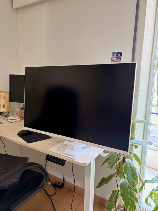 Samsung M80F Smart Monitor 32" 4K Ultra HD 60Hz VA HDR10+ com USB-C e Altura Ajustável Branco