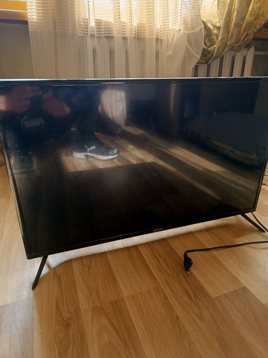 Телевизор KIVI 32H510KD (32 дюйма) в хорошем состоянии