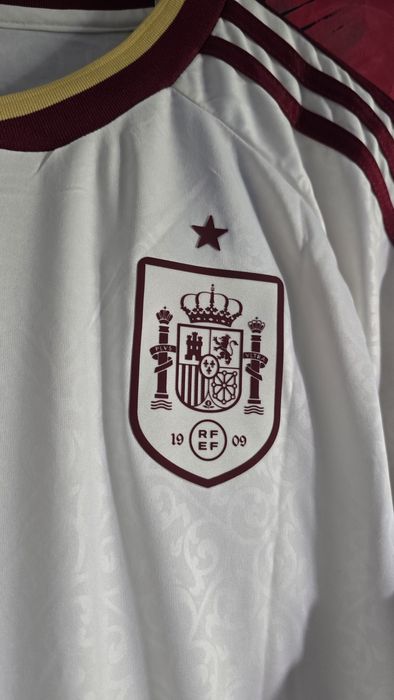 T-shirt Espanha Lamine Yamal 

Vários tamanhos

Novo e para entrega imediata