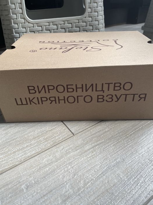 Уггі, чоботи, черевики