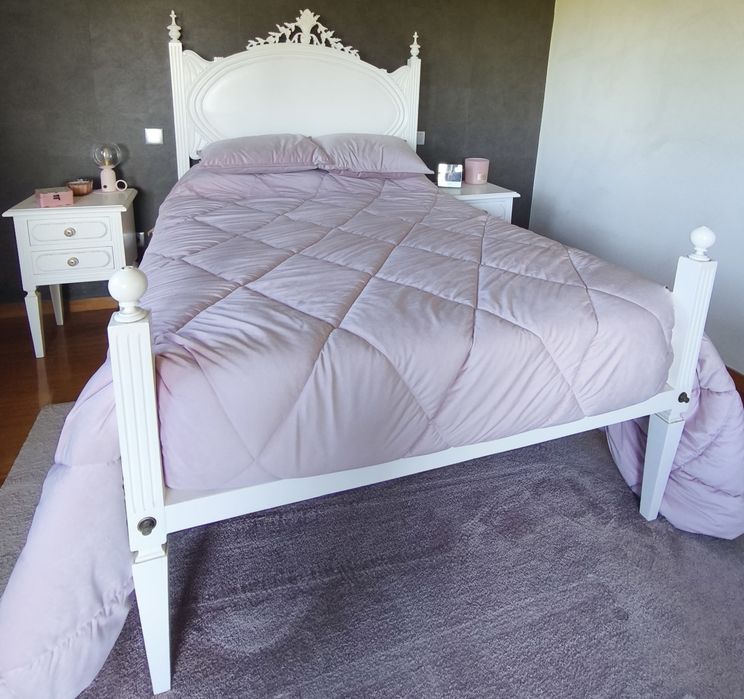 Quarto completo com espelho