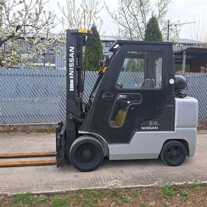 Wózek widłowy Nissan 3,6T  Triplex 4 sekcje