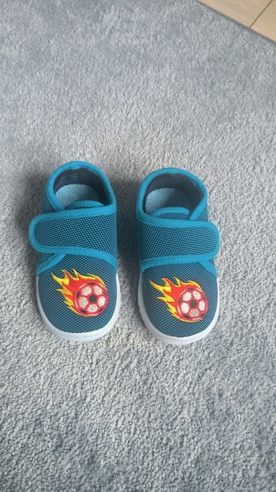 Kapcie Bobbi shoes Nowe r. 20 buty dziecięce niebieskie z piłką