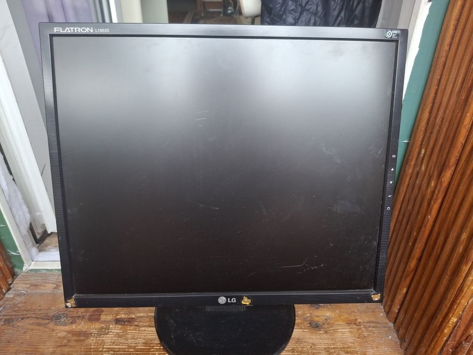 Монітор 19" LG Flatron L1953S