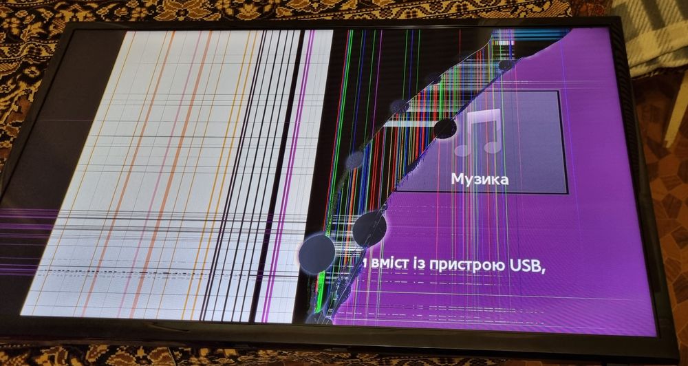Телевізор Samsung 32" FullHD LED (розбитий екран)
