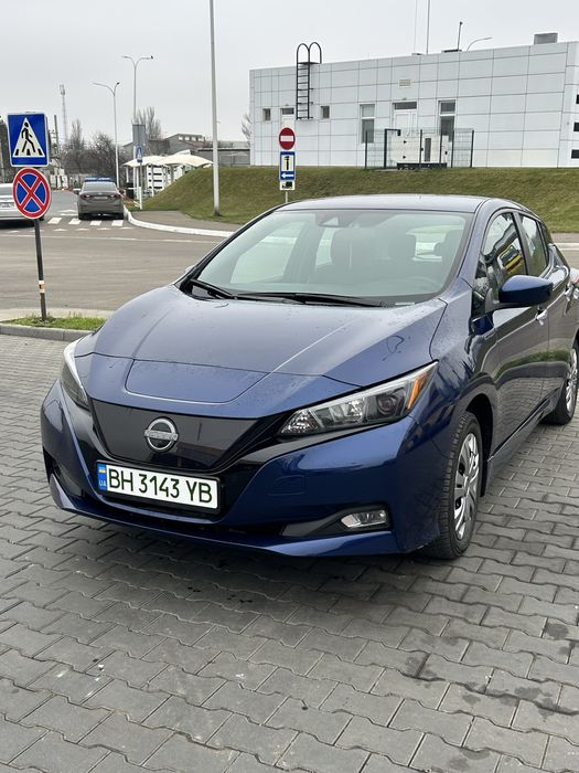 Нісан ліф 2024 року