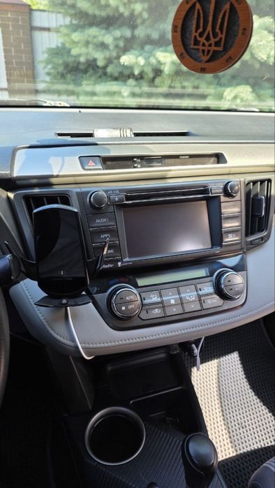 Продам toyota rav4 2015