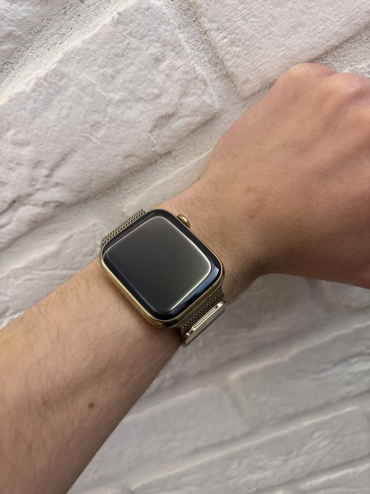 Apple Watch Series 9 45 mm – Złoty (GPS + Cellular)