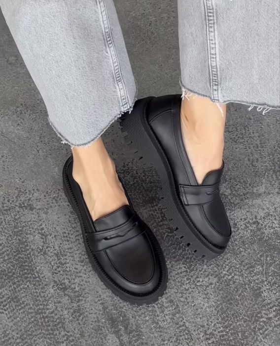 Шкіряні жіночі лофери