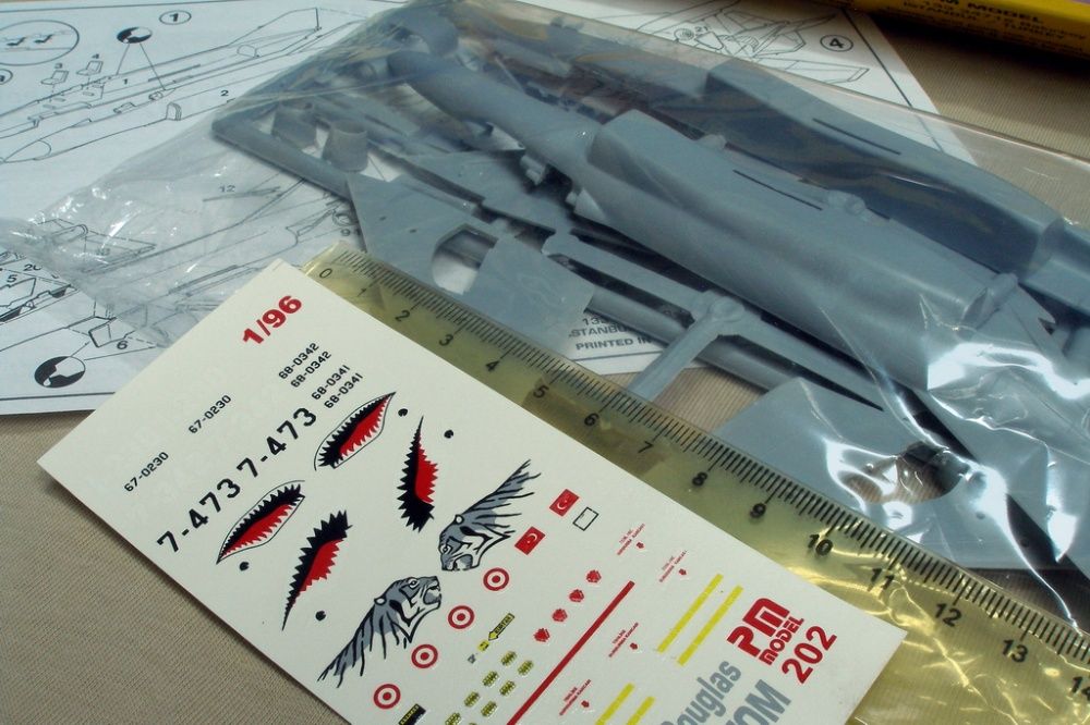 Масштабная модель самолета F-4 "Phantom" сборная, 1:96 *PM-Model*.