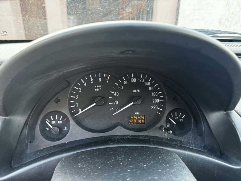 Corsa 1,2 benzyna sprawna klimatyzacja