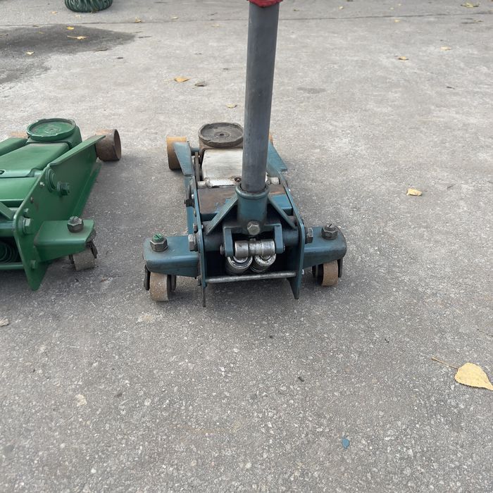 Домкраты подкатные 3 т