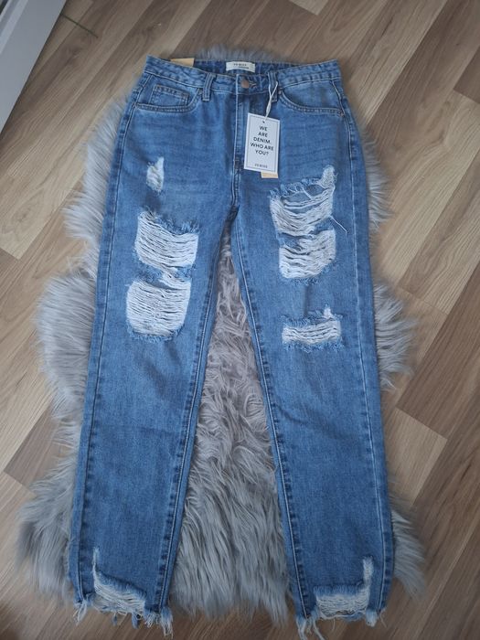 Jeansy z przetarciami