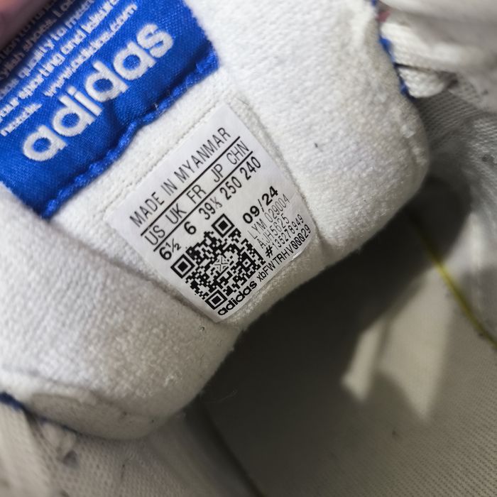 Жіночі кросівки adidas