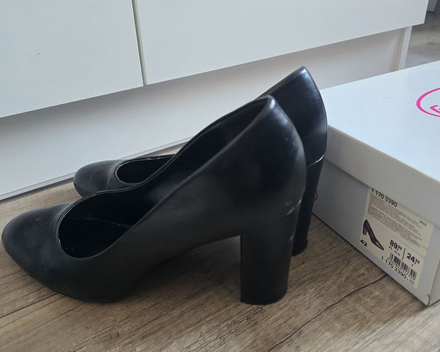 Czarne buty na obcasie - Deichmann