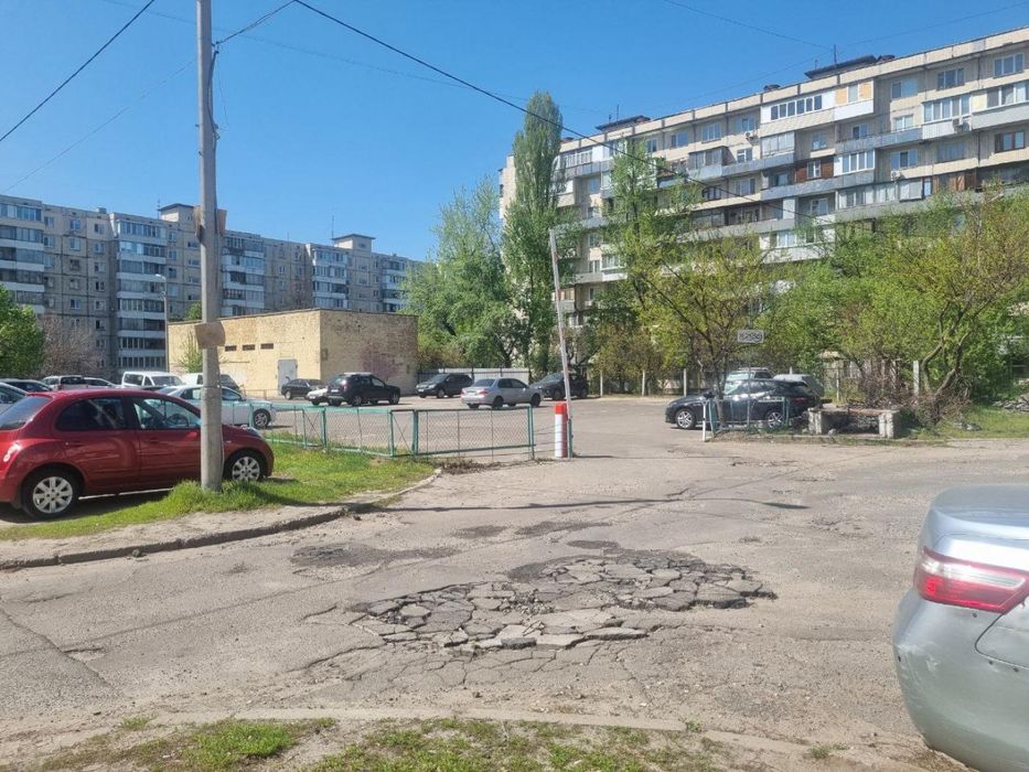 Оренда паркомісця вул. Ореста Левицького,3